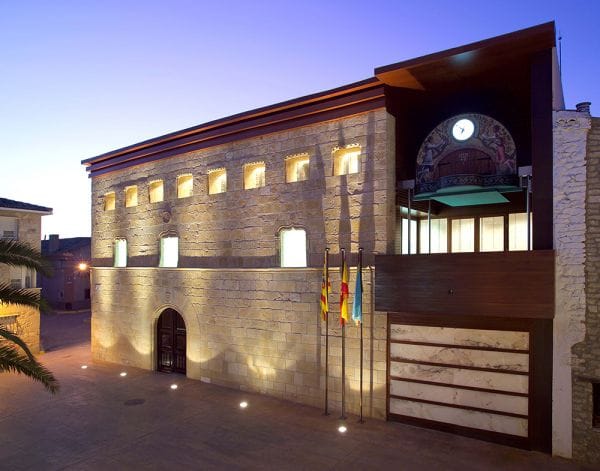 600x1200 casa consistorial la muela sic 5282