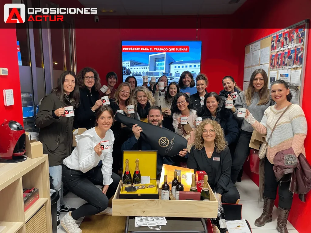 opositoras contentas por haber aprobado ¡¡¡ENHORABUENA por vuestras 24 PLAZAS!!! 3